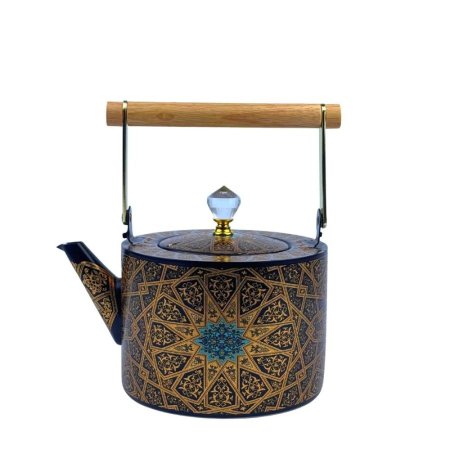 إبريق شاي بلون الاسود