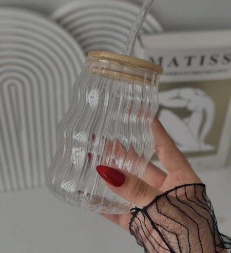 كاسات زجاج شفاف