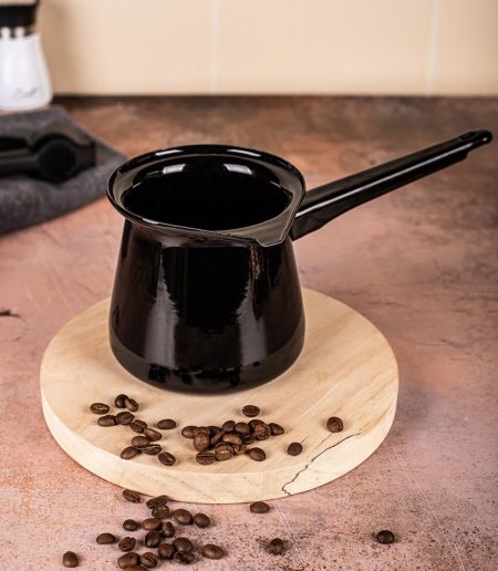 غلاية باللون الاسود