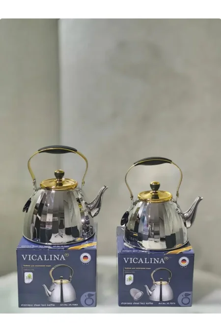 أبريق شاي بغطاء ذهبي